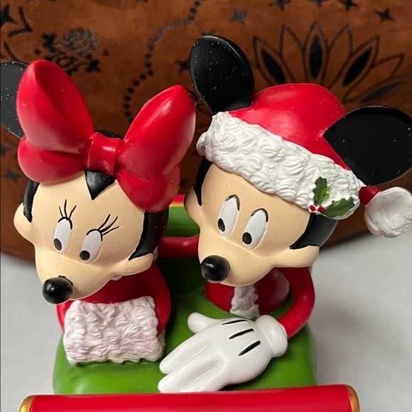 Disney Festive Sleigh with Mickey and Minnie - Red and Green - Picture 6 of 7